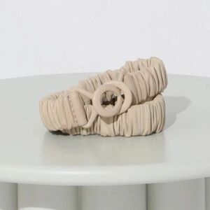 CLEOBELLA Sims Scrunchie Leather Belt in Cream Stretch Elastic One Size